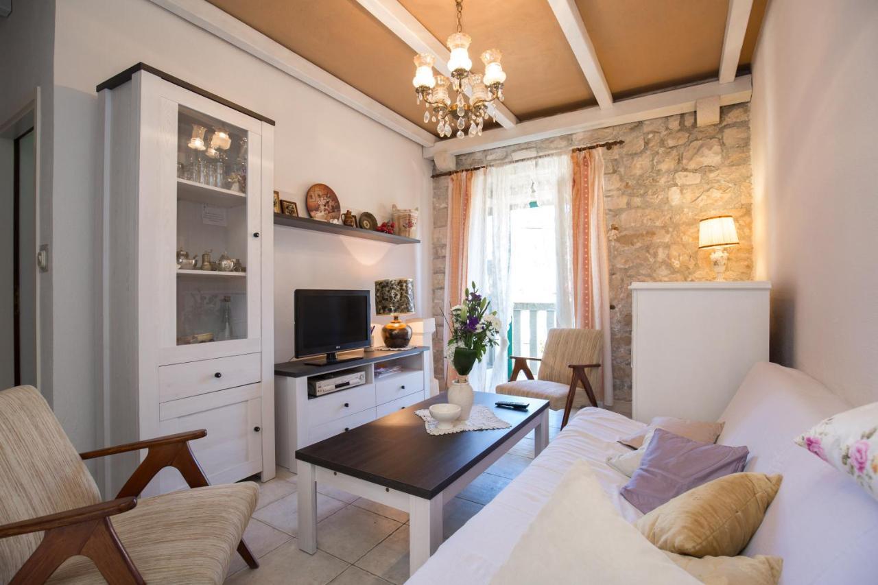 Visilo Stone House Villa Pucisca Bagian luar foto