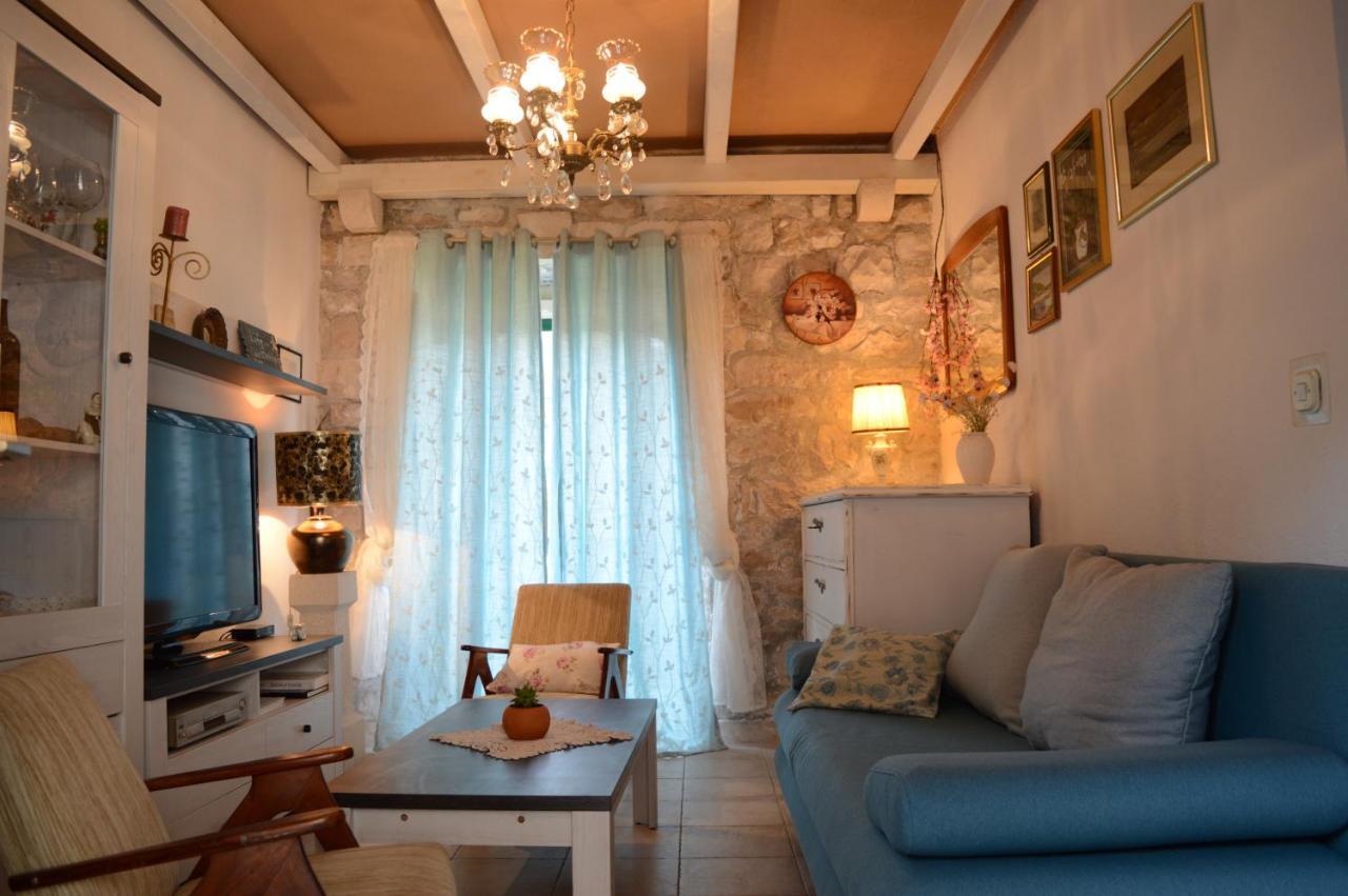 Visilo Stone House Villa Pucisca Bagian luar foto
