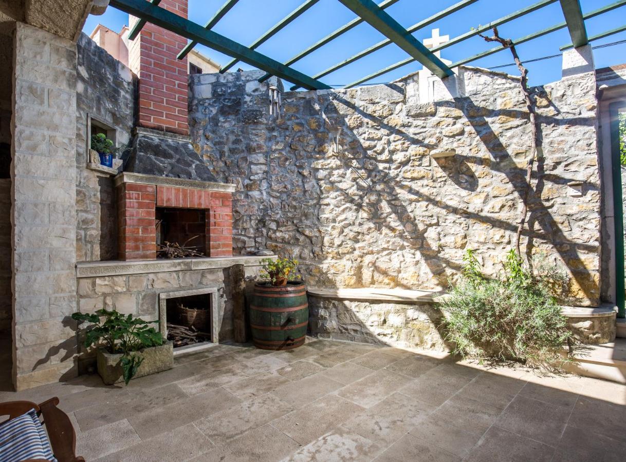 Visilo Stone House Villa Pucisca Bagian luar foto