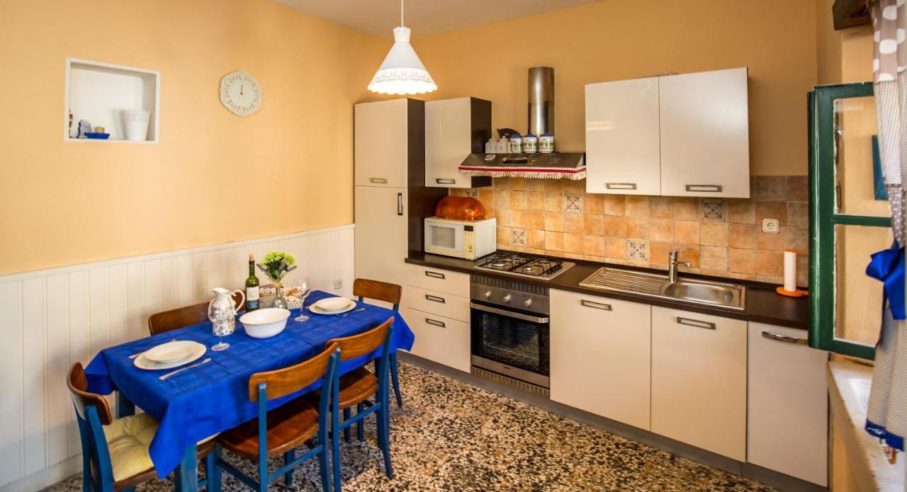 Visilo Stone House Villa Pucisca Bagian luar foto