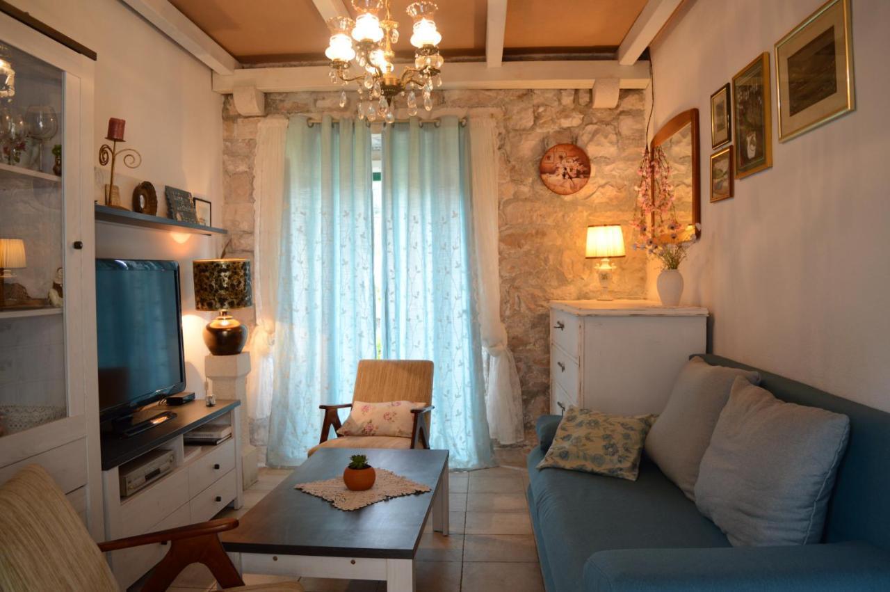 Visilo Stone House Villa Pucisca Bagian luar foto