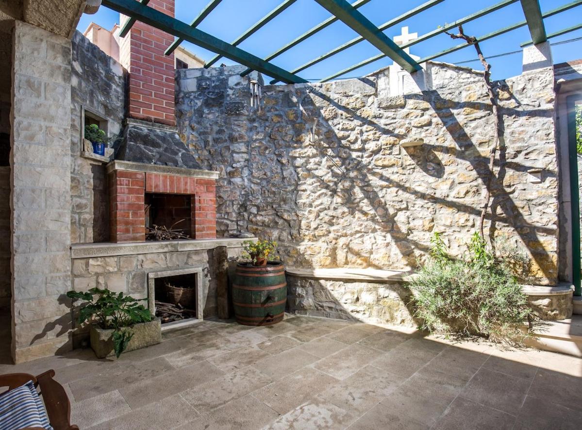 Visilo Stone House Villa Pucisca Bagian luar foto