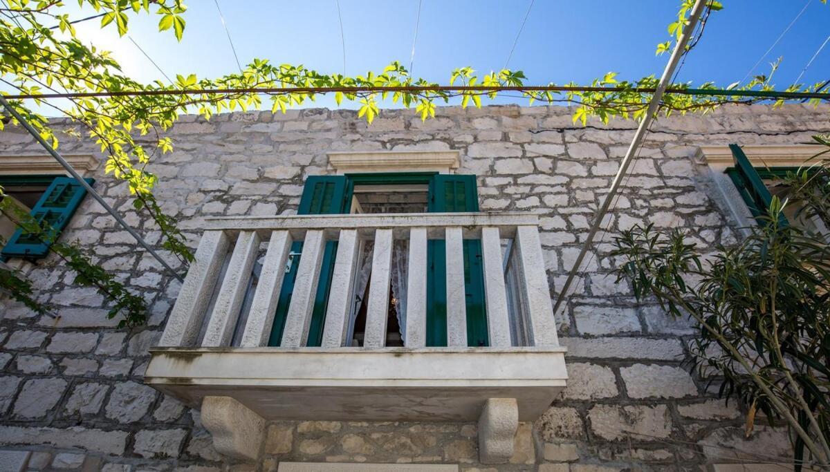 Visilo Stone House Villa Pucisca Bagian luar foto