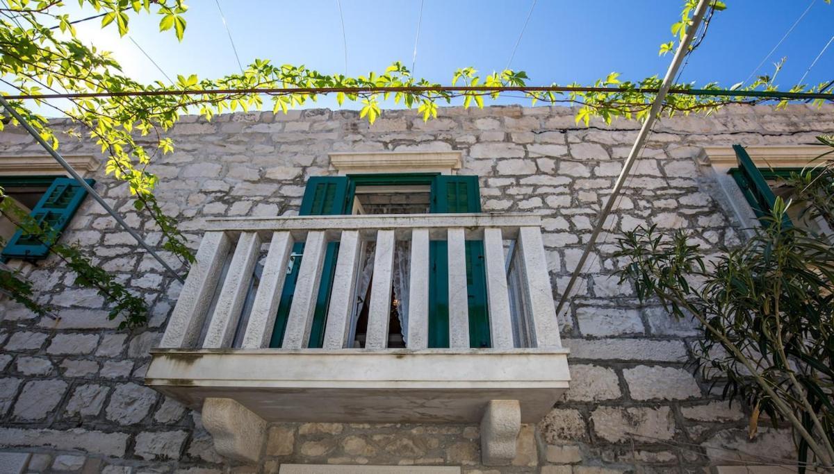 Visilo Stone House Villa Pucisca Bagian luar foto