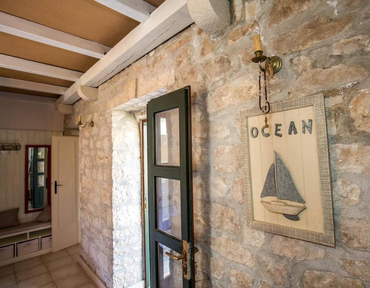 Visilo Stone House Villa Pucisca Bagian luar foto