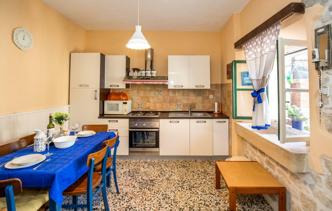 Visilo Stone House Villa Pucisca Bagian luar foto
